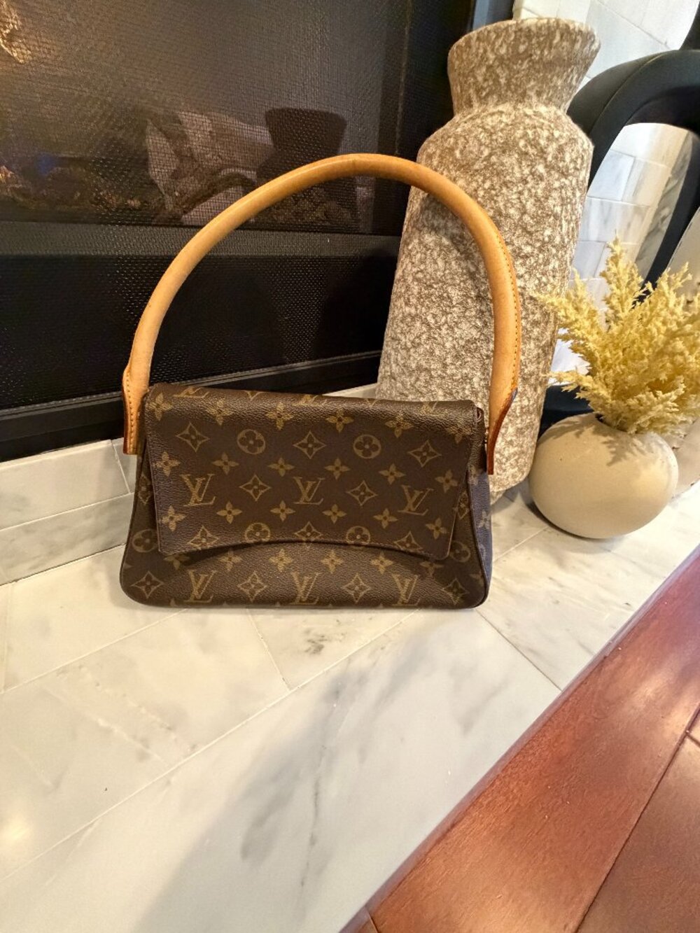 Louis Vuitton Looping MM Monogram Shoulder Bag | Vintage LV - Picture 7 of 9